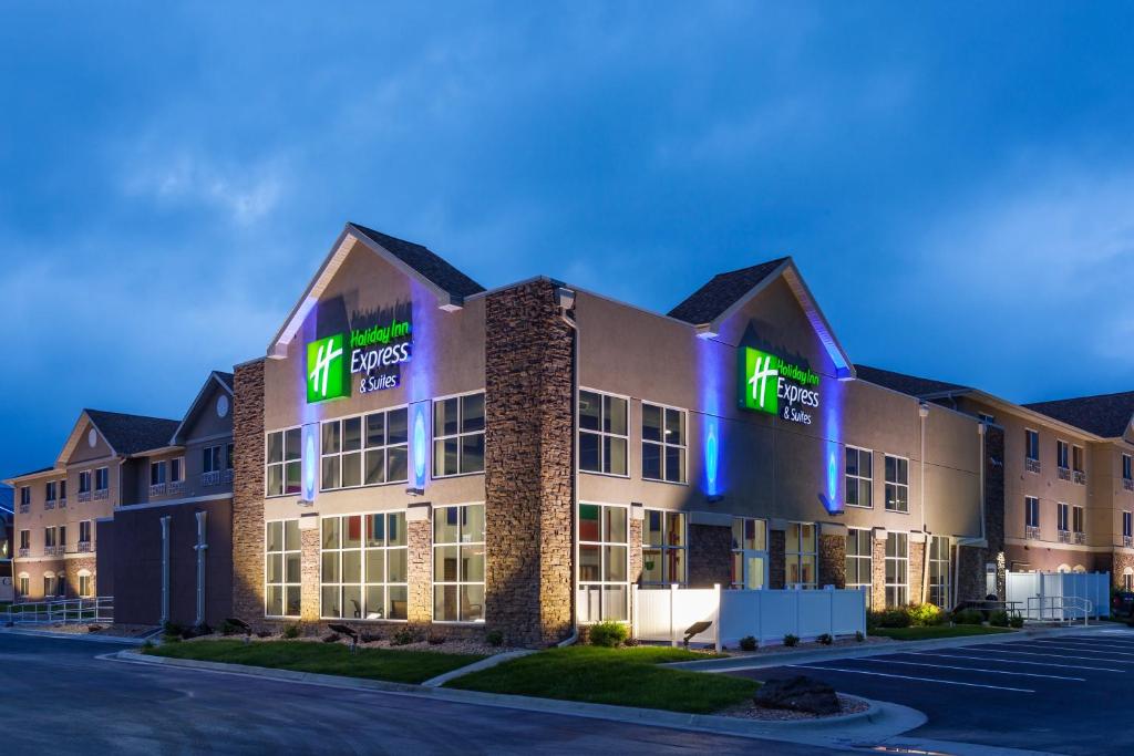 Holiday Inn Express & Suites Rapid City an IHG Hotel Main image 1